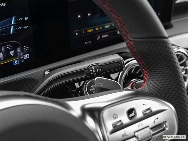 2025 Mercedes-Benz CLA | Gear shifter/center console