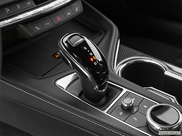 2023 Cadillac CT4 | Gear shifter/center console