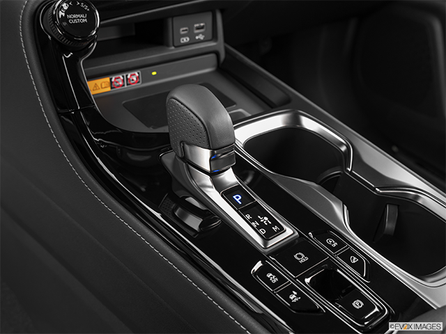 2023 Lexus NX 350 | Gear shifter/center console