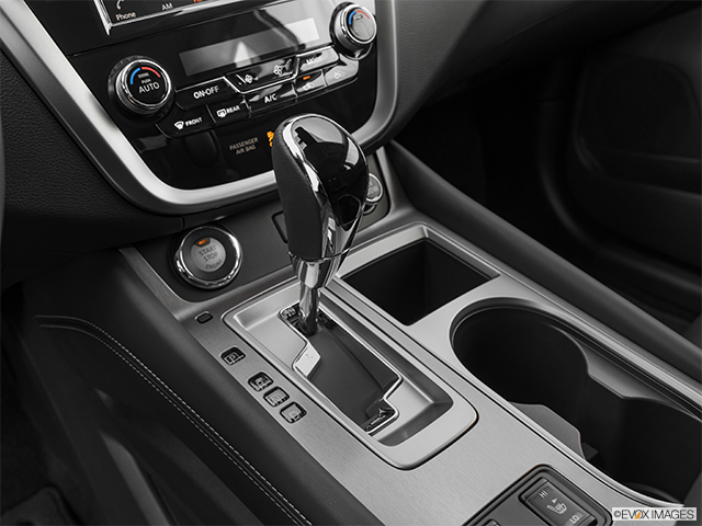 2023 Nissan Murano | Gear shifter/center console