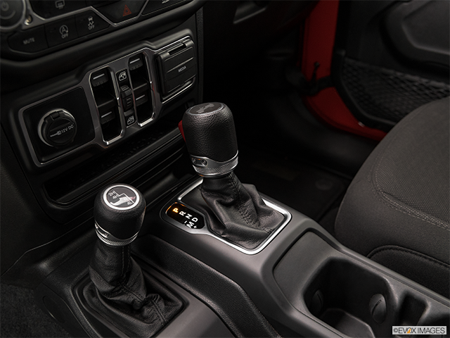 2024 Jeep Wrangler 4-Door | Gear shifter/center console