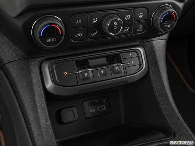 2023 GMC Acadia | Gear shifter/center console