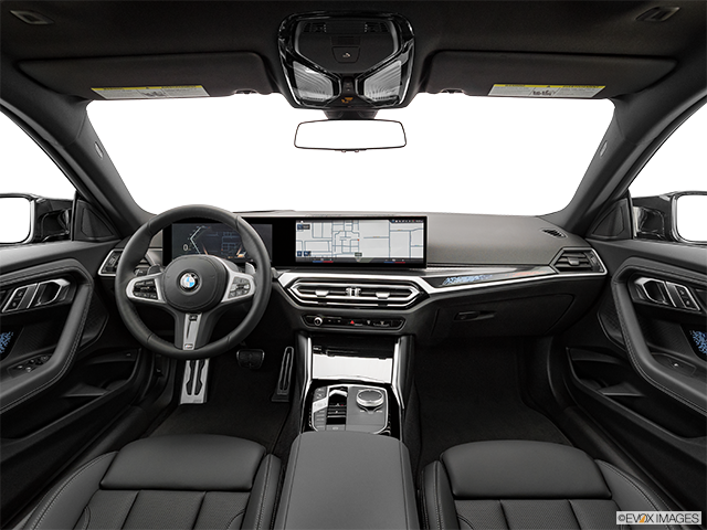 2024 BMW Série 2 | Centered wide dash shot
