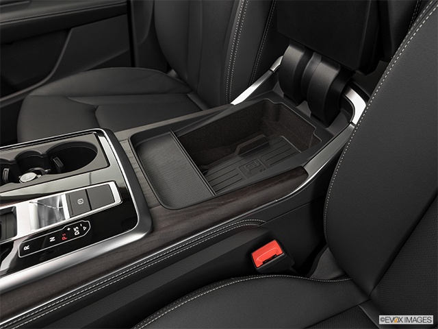 2024 Audi Q8 | Front center divider