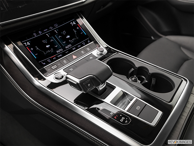 2024 Audi Q8 | Gear shifter/center console