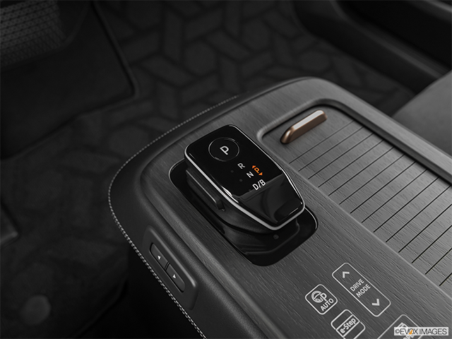 2023 Nissan Ariya | Gear shifter/center console