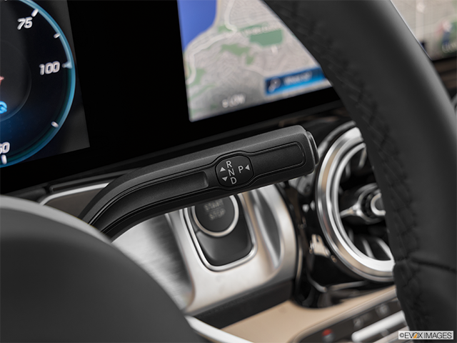 2023 Mercedes-Benz EQB | Gear shifter/center console