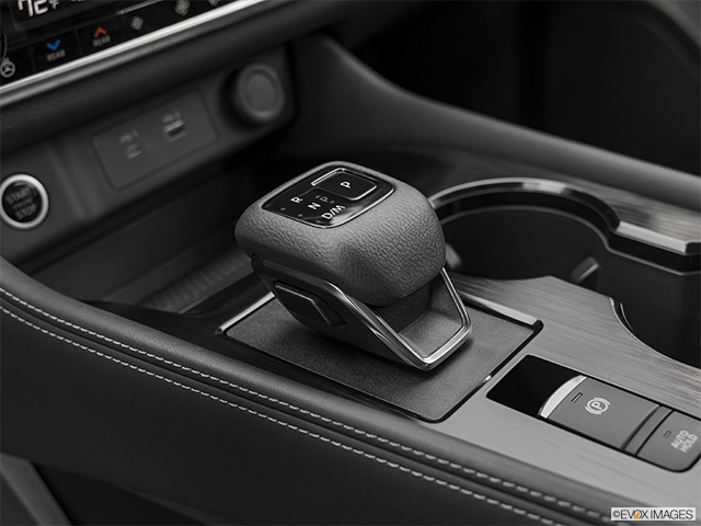 2024 Nissan Rogue | Gear shifter/center console