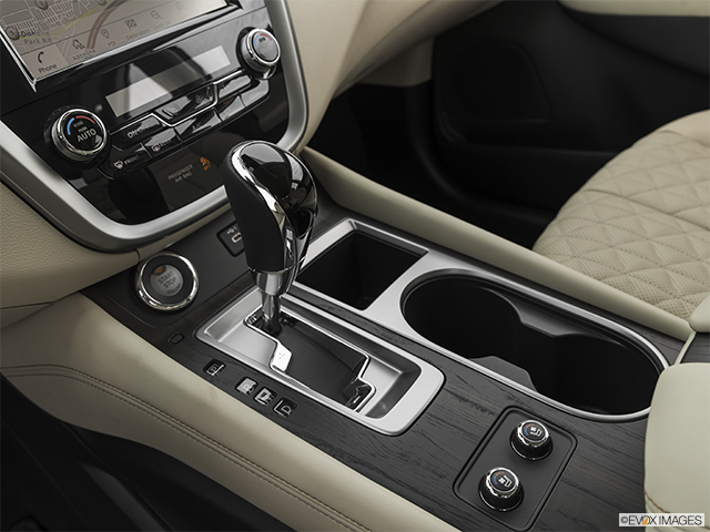 2023 Nissan Murano | Gear shifter/center console