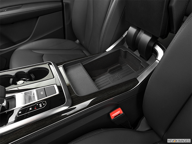 2024 Audi Q7 | Front center divider