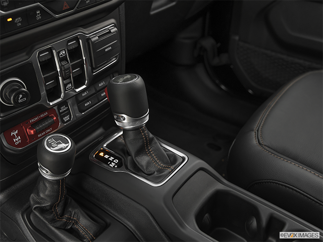 2023 Jeep Wrangler Unlimited | Gear shifter/center console