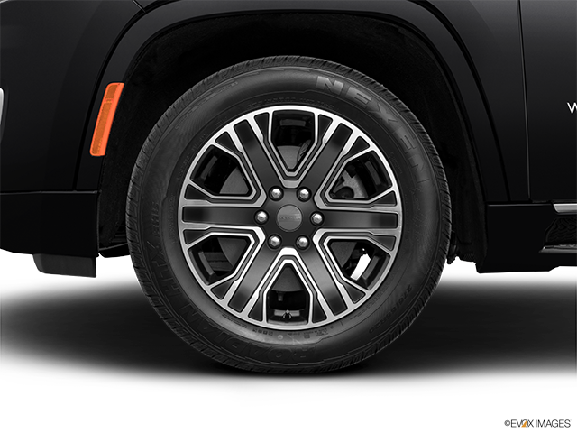 2023 Jeep Wagoneer | Front Drivers side wheel at profile