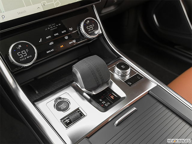 2023 Jaguar XF | Gear shifter/center console