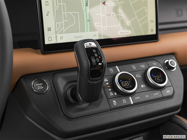 2023 Land Rover Defender | Gear shifter/center console