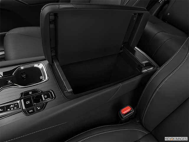 2023 Lexus RX 350h | Front center divider