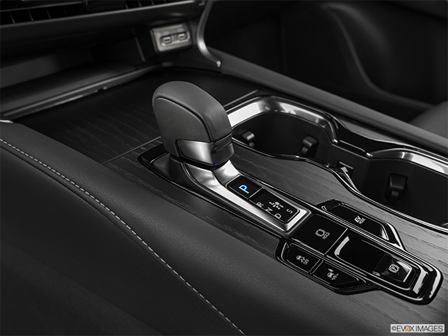 2023 Lexus RX 350h | Gear shifter/center console