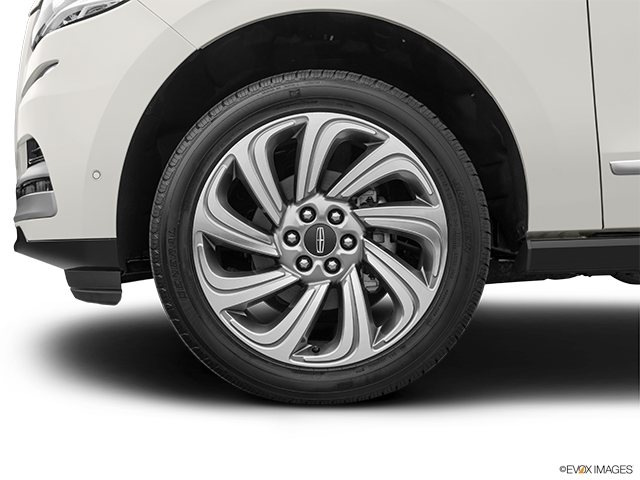 2024 Lincoln Navigator | Front Drivers side wheel at profile