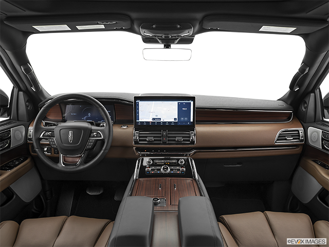 2024 Lincoln Navigator | Centered wide dash shot