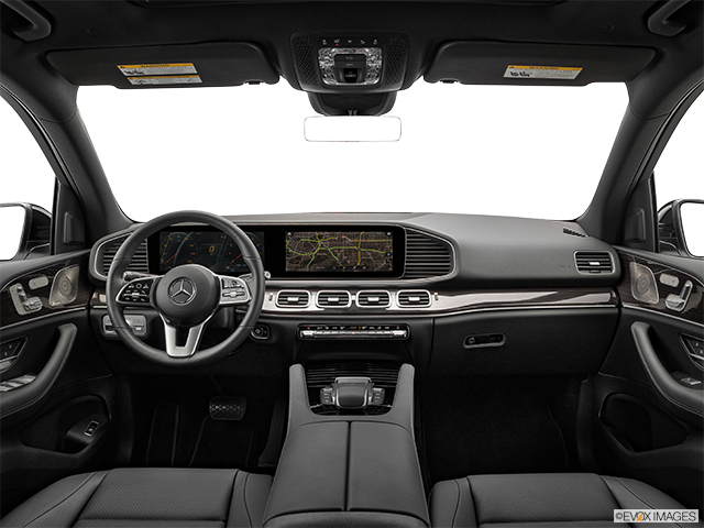2023 Mercedes-Benz GLE | Centered wide dash shot