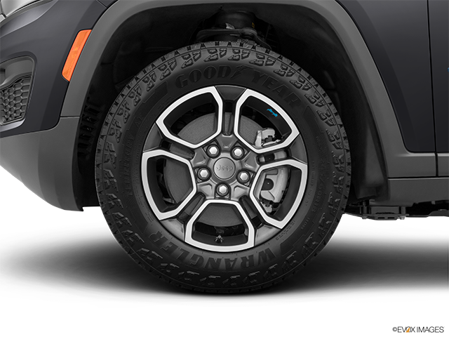 2023 Jeep Grand Cherokee | Front Drivers side wheel at profile
