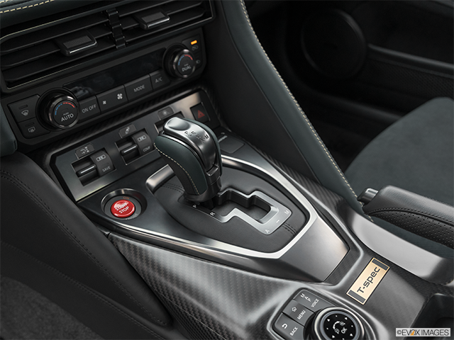 2024 Nissan GT-R | Gear shifter/center console
