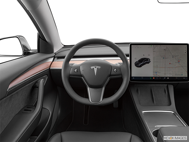 2024 Tesla Model 3 | Steering wheel/Center Console