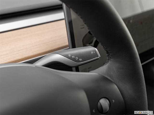 2023 Tesla Model 3 | Gear shifter/center console