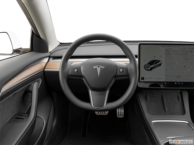 2023 Tesla Model 3 | Steering wheel/Center Console