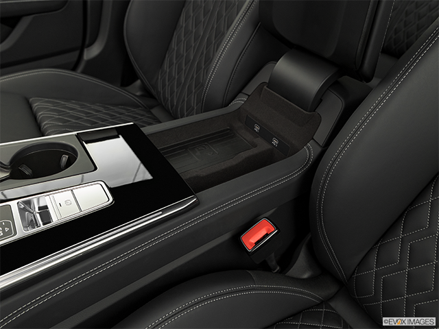 2023 Audi S7 | Front center divider