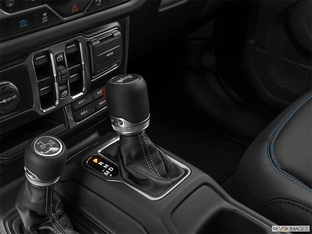 2024 Jeep Wrangler 4xe | Gear shifter/center console