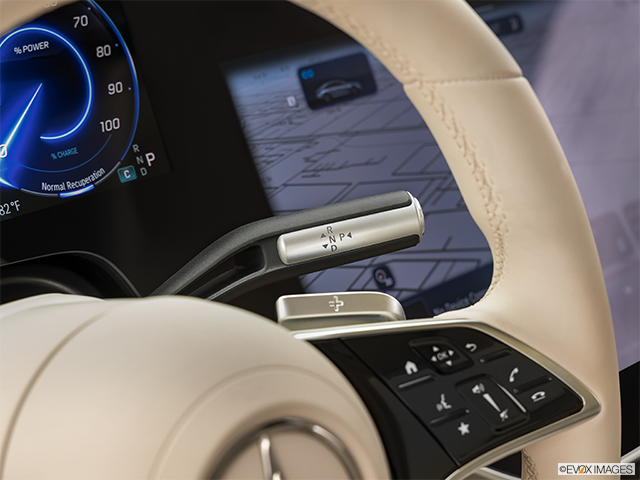 2024 Mercedes-Benz EQS | Gear shifter/center console