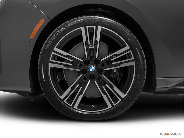 2023 BMW i7 | Front Drivers side wheel at profile