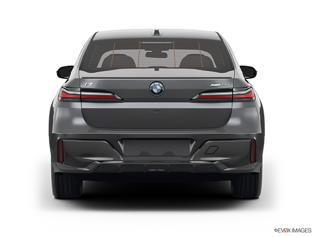 2023 BMW i7 | Low/wide rear