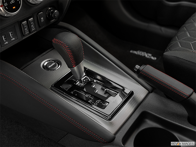 2023 Mitsubishi RVR | Gear shifter/center console