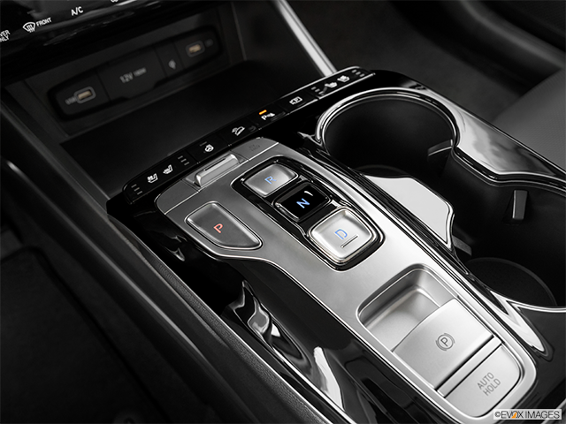 2023 Hyundai Tucson | Gear shifter/center console