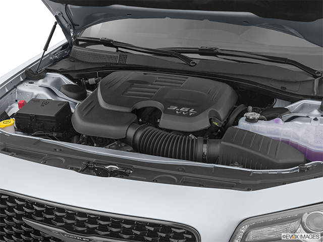 2023 Chrysler 300 | Engine