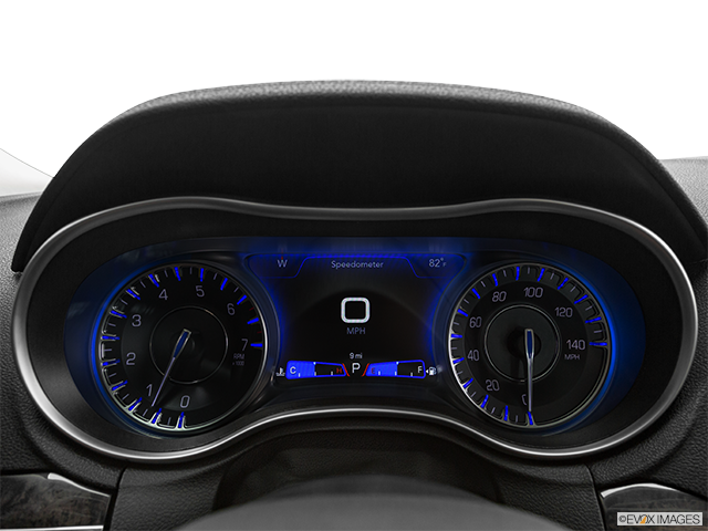 2023 Chrysler 300 | Speedometer/tachometer