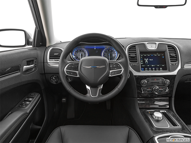 2023 Chrysler 300 | Steering wheel/Center Console