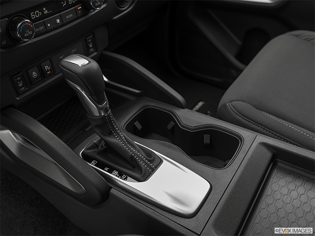 2023 Nissan Frontier | Gear shifter/center console