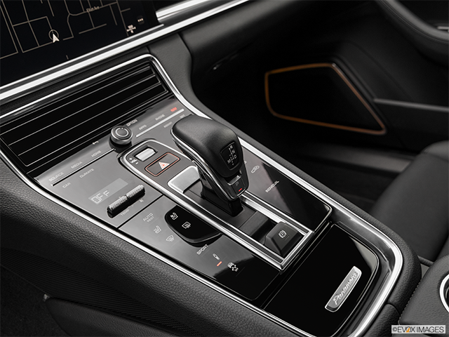 2024 Porsche Panamera | Gear shifter/center console