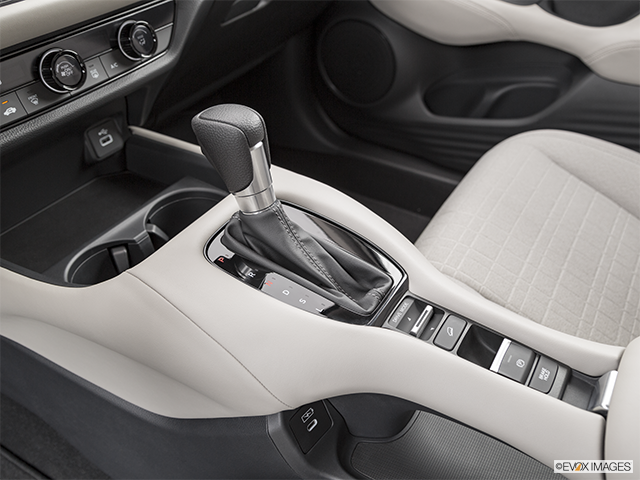 2024 Honda HR-V | Gear shifter/center console