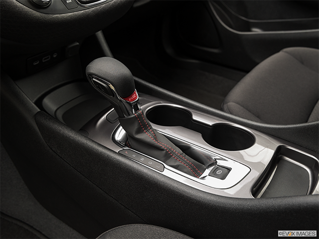 2024 Chevrolet Malibu | Gear shifter/center console