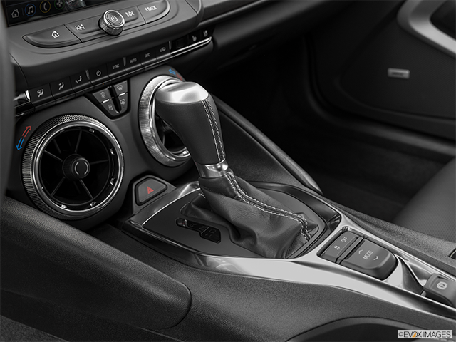 2024 Chevrolet Camaro | Gear shifter/center console