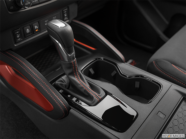 2024 Nissan Frontier | Gear shifter/center console