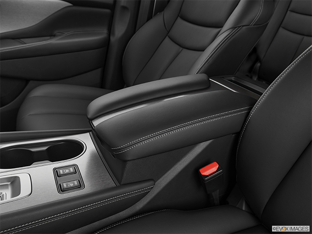 2024 Nissan Murano | Front center console with closed lid, from driver’s side looking down