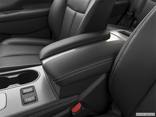 2024 Nissan Murano | Front center console with closed lid, from driver’s side looking down