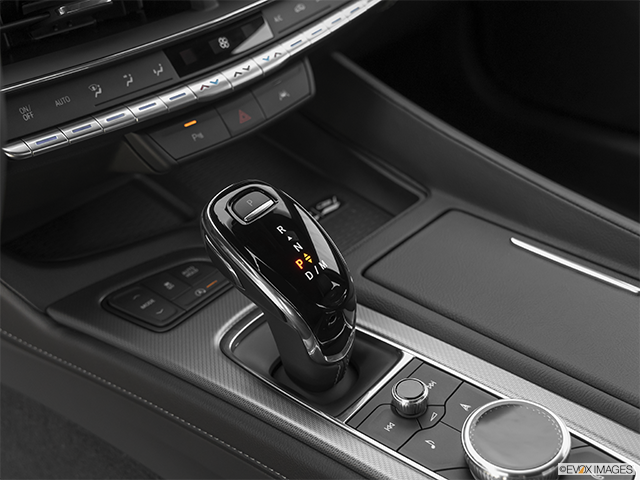 2024 Cadillac CT5 | Gear shifter/center console