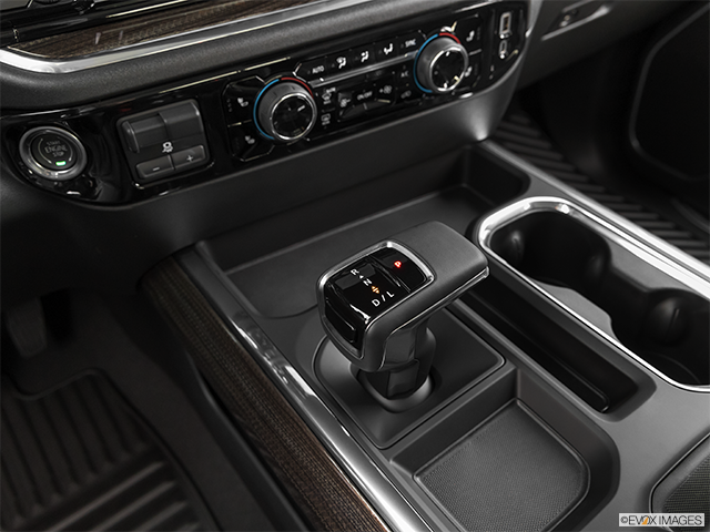 2024 Chevrolet Silverado 1500 | Gear shifter/center console