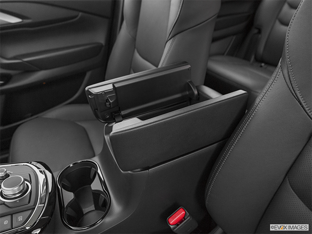 2022 Mazda CX-9 | Front center divider
