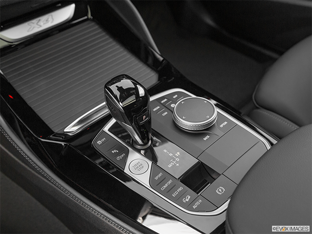 2022 BMW X4 | Gear shifter/center console